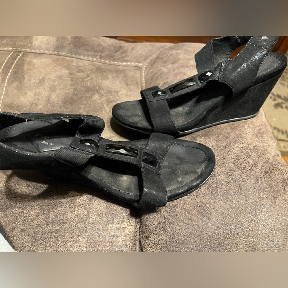 St. john’s bay black soft heals - Picture 2 of 3
